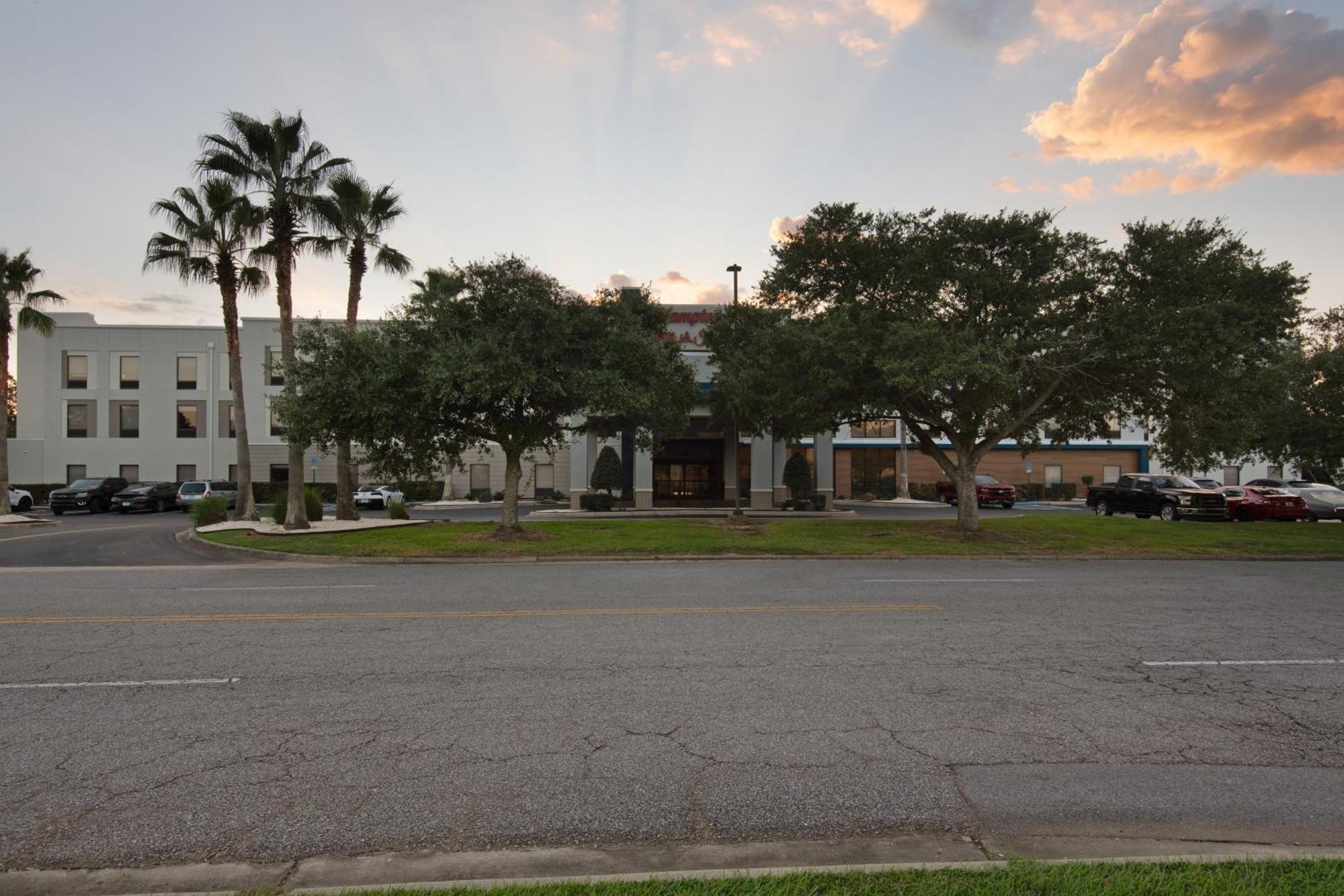 Hampton Inn & Suites Pensacola I-10 N At University Town Plaza Extérieur photo